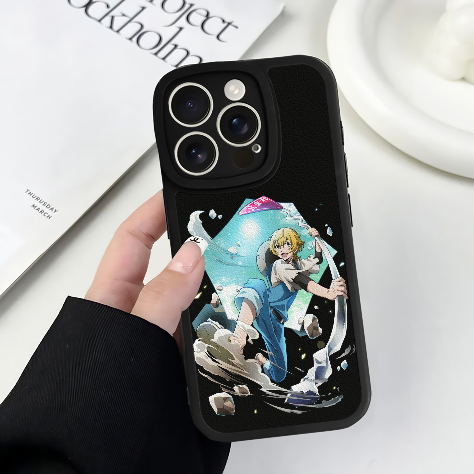 （画像用） 文豪ストレイドッグス Bungo Stray Dogs 【iPhone 16シリーズ対応】シリコンスマホケース（レザー調） 材質：シリコン